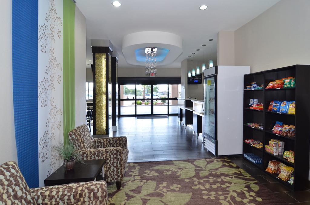 Quality Inn & Suites Kenedy - Karnes City Exteriör bild