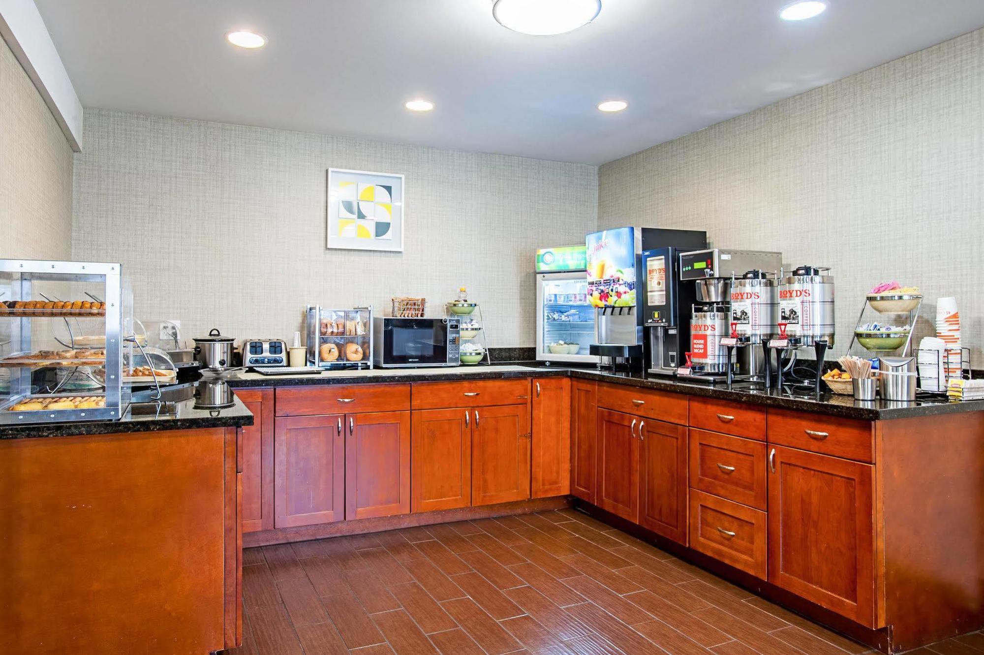 Quality Inn & Suites Kenedy - Karnes City Exteriör bild