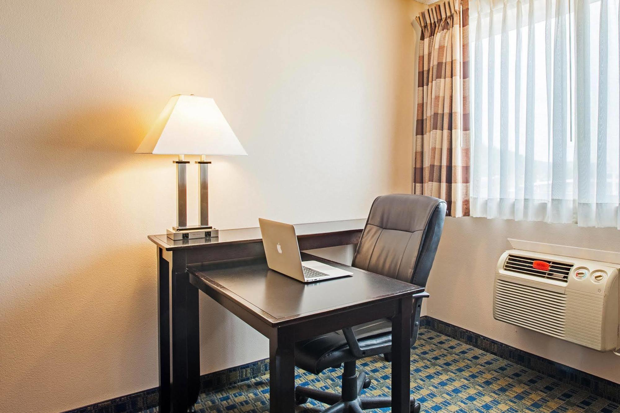 Quality Inn & Suites Kenedy - Karnes City Exteriör bild